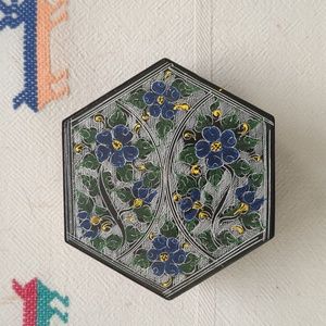 Hand-painted hexagonal nesting boxes